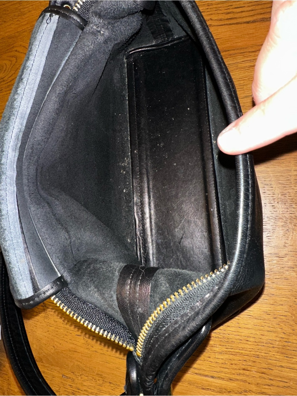 Vintage Coach Classic Black Leather Shoulder Bag - Picture 5 of 8
